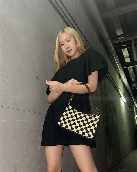 Hot TikToker Thái Lan bị công kích vì giống Rosé nhóm Blackpink