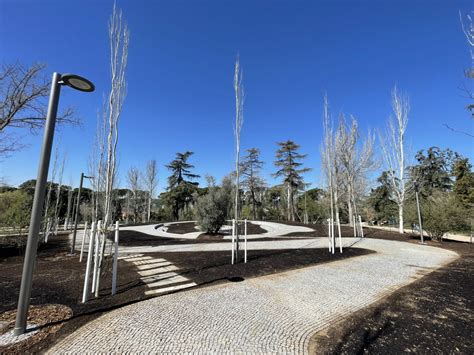 El Nuevo Espacio De Lectura Al Aire Libre Del Parque Del Oeste Inicia