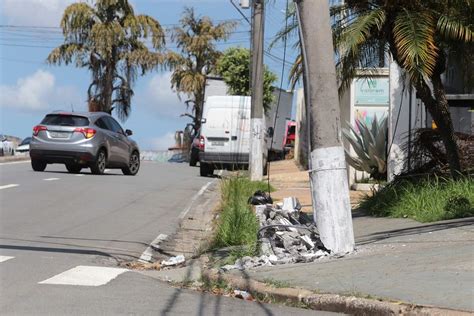 Caminhão Perde Freio E Bate Em Poste Na Avenida São Jerônimo