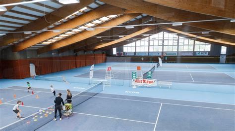 Les Panneaux Photovolta Ques Du Tennis Club De Nyon Passent Du Projet