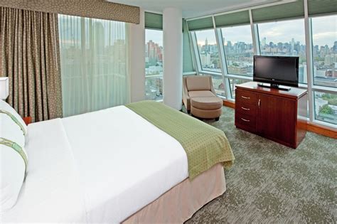 Holiday Inn Long Island City - Manhattan View Hotel (New York (NY ...