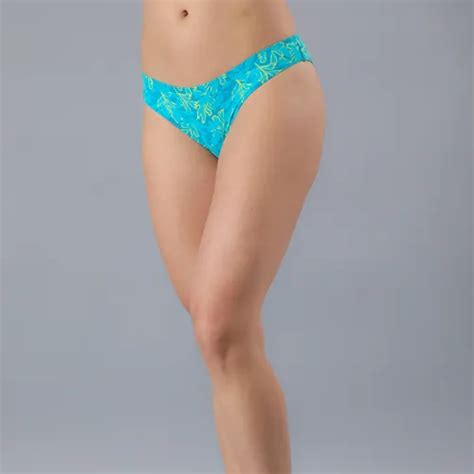 Bikini Básico Mujer Flores Cuotas sin interés