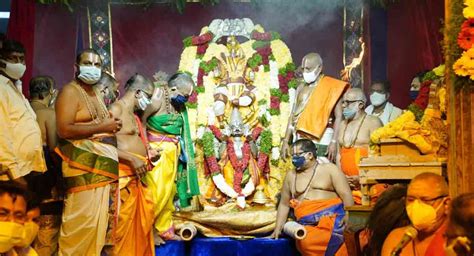 Devotees Throng Yadadri For Vaikunta Dwara Darshan Telangana Today