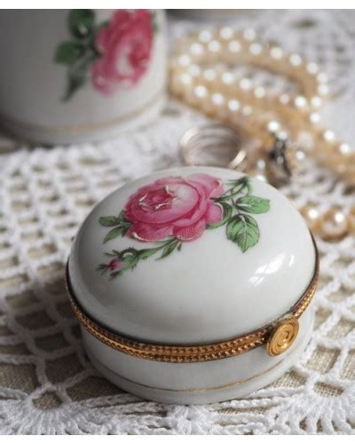 Boite Pilules En Porcelaine De Limoges Roses Villamontrose Shop