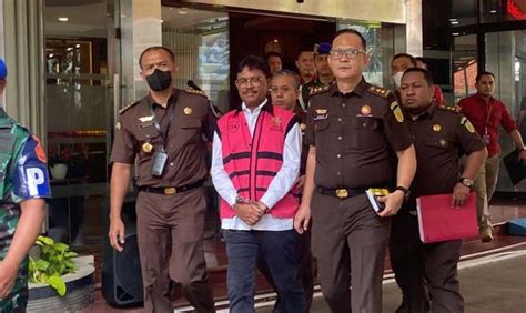 Pakai Rompi Pink Menkominfo Johnny G Plate Jadi Tersangka Kasus