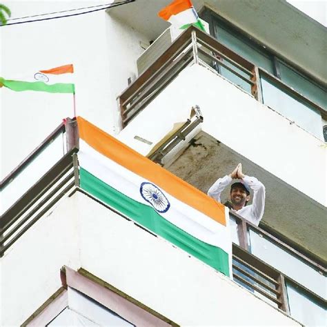 Har Ghar Tiranga शाहरुख सलमान खानसह अनेक सेलिब्रेटींनी घरावर तिरंगा