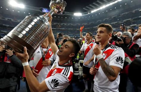 Los Hinchas De River Y Nacho Scocco Revolucionaron Las Redes En El