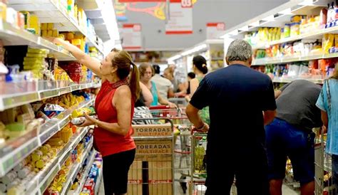 Intenção de consumo das famílias cresce pelo terceiro mês