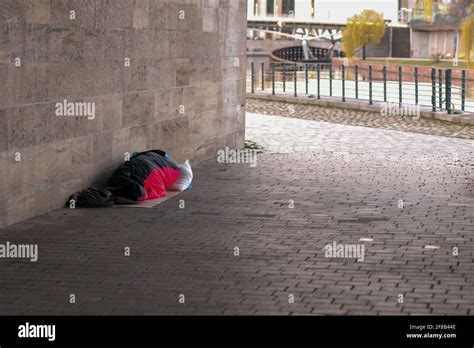 Homeless Under Bridge Hi Res Stock Photography And Images Alamy