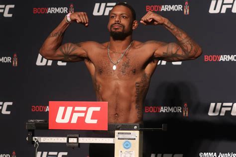 Michael Johnson Ufc On Espn Plus 29 Official Weigh Ins Mma Junkie