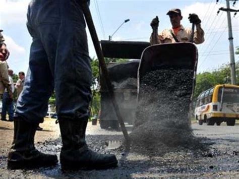 El sábado se abre paso en la carrera 80 entre calles 2 y 2B en el sur