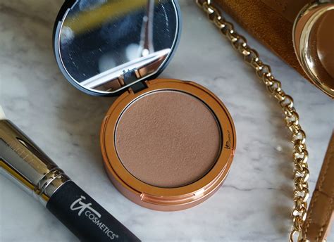 It Cosmetics Bye Bye Pores Bronzer Review — Raincouver Beauty