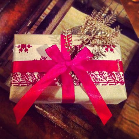 Christmas present wrapping | Christmas wishes, Christmas present wrap ...