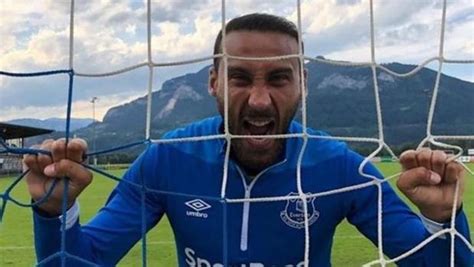 Cenk Tosun Ampiyonlu Un En B Y K Aday Ba Ak Ehir