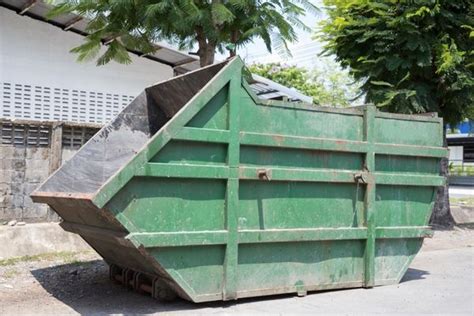 Advantages Of Dumpster Rental Vs Hiring A Junk Removal Service