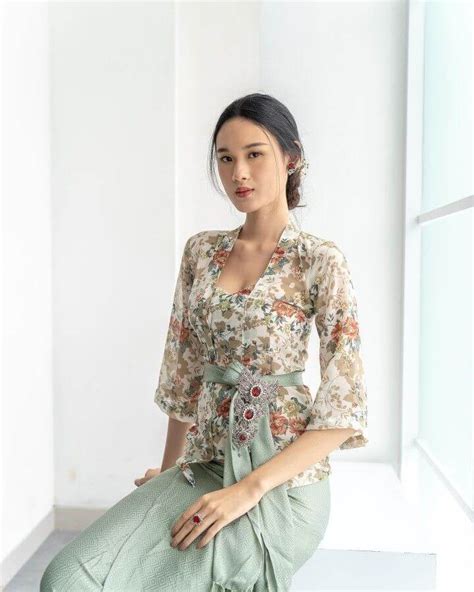 Inspirasi Model Kebaya Simple Tapi Mewah Untuk Beragam Acara