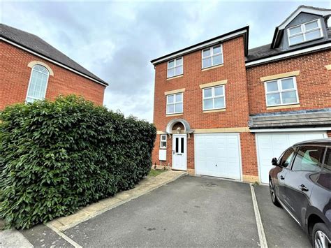 Usher Close Bedford Mk42 4 Bed Townhouse £1 900 Pcm £438 Pw