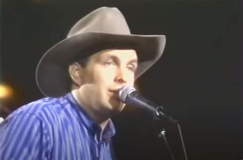 31 Years Ago: Garth Brooks Releases ‘The Dance’