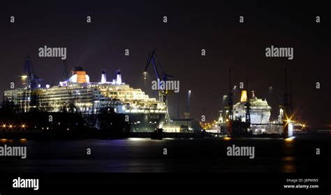 Luxury Liner Hi Res Stock Photography And Images Alamy