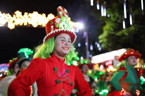 Confira Como Foi O Primeiro Desfile Do Magia De Natal Em Blumenau