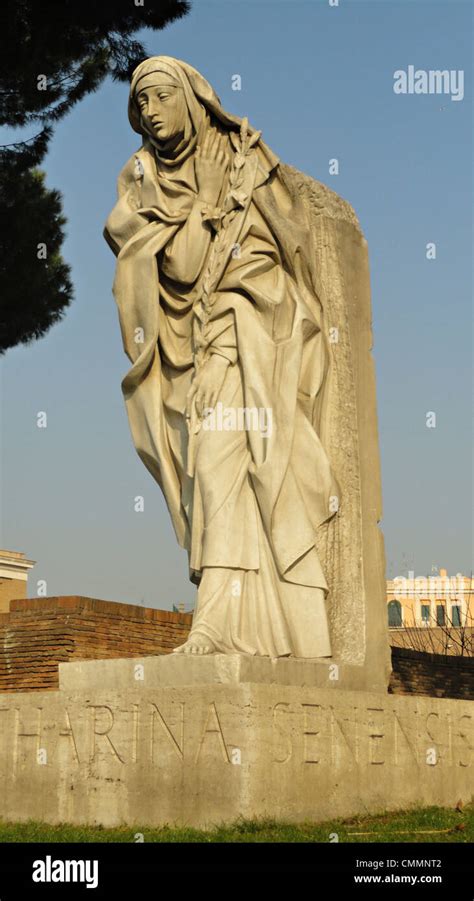 Rome, statue of Saint Catherine of Siena Stock Photo - Alamy