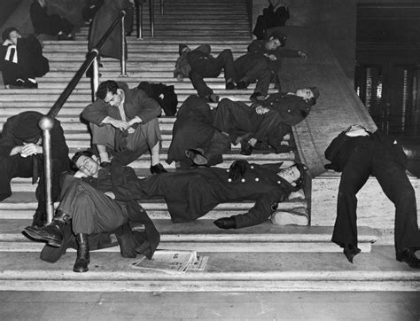 25 Vintage Photos Of Wild NYE Parties Of The Past Grand Central