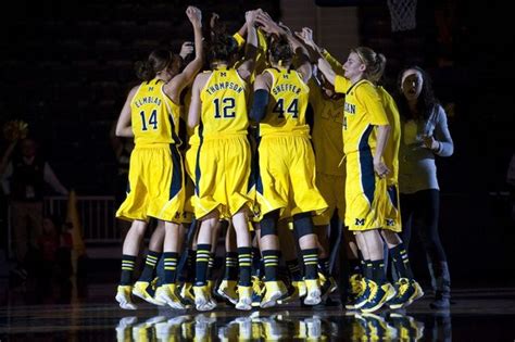 Michigan Women S Basketball Team Ranked In Ap Top For First Time