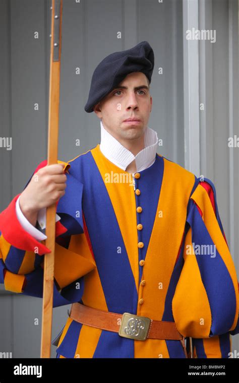 Swiss Guard Vatican City Rome Italy Stock Photo Alamy