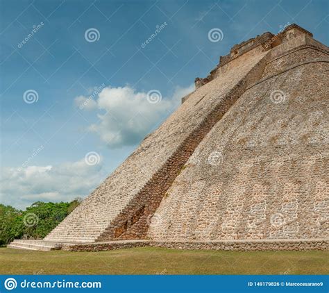 Achterprofiel Van De Grote Mayan Piramide Op Het Archeologische Gebied