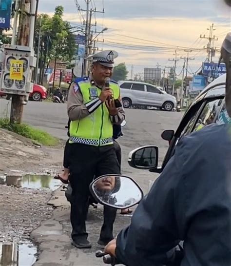 Viral Polisi Tegur Pengendara Sambil Ngamen Di Jogja Aksinya Banjir Pujian