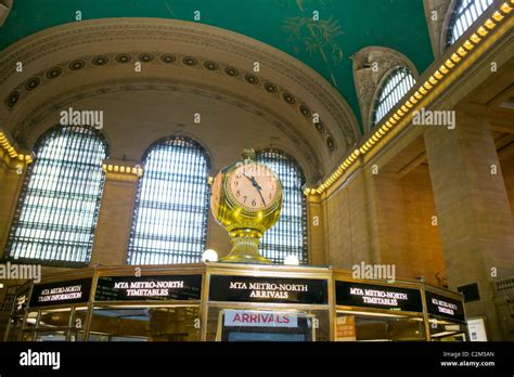 Grand Central Terminal Information Booth and Clock Stock Photo - Alamy