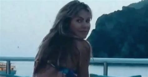 Heidi Klum Flaunts Toned Curves In Skimpy Bikini As She Soaks Up