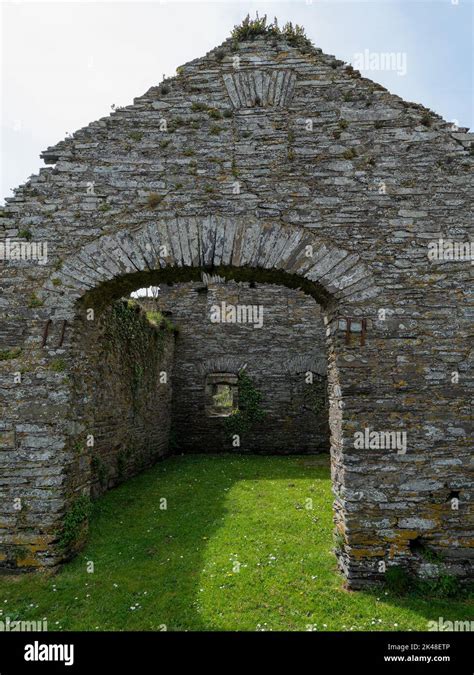 Las Ruinas De Un Edificio De Piedra En Irlanda Antigua Arquitectura