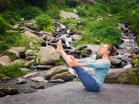 Premium Photo Woman Doing Ashtanga Vinyasa Yoga Asana Navasana Boat Pose