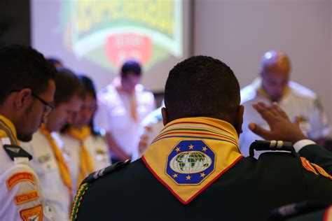 Volunt Rios S O Investidos Em L Deres De Desbravadores Durante Campori