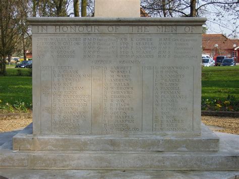 Beccles War Memorial Upper Northwest Helen Steed Cc By Sa