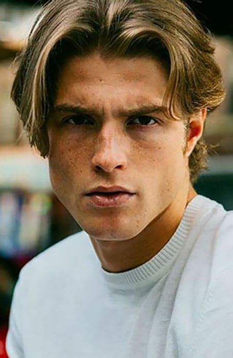 25 Stylish Middle Part Hairstyles For Men Middle Part Haircut Middle