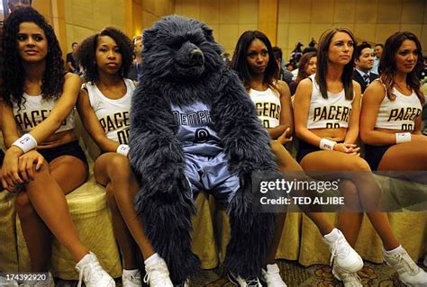 Memphis Grizzlies Mascot Photos And Premium High Res Pictures Getty