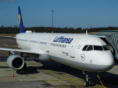 Lufthansa reopens flights to South African passengers