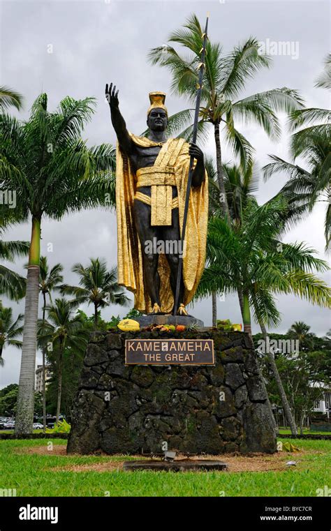 King kamehameha statue lei hi-res stock photography and images - Alamy