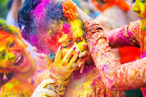 Holi 2023 होली के रंग खेलने से पहले इन चीजों का करें इस्तेमाल जानें