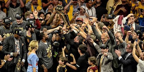 Nba Finales 2016 Historique Les Cavaliers Et Lebron James Arrachent Le Titre Aux Warriors