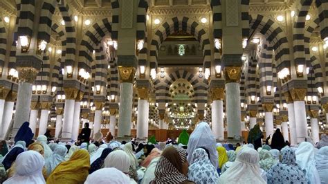 Wakaf Alquran Di Masjidil Haram Dan Masjid Nabawi Pahalanya Berlipat