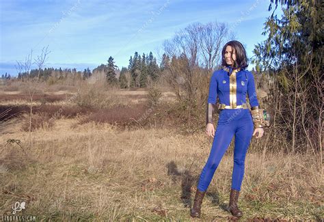 Fallout 4 Sole Survivor Nora Cosplay Costume For Sale