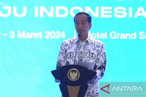 Jokowi Highlights Teachers Roles In Realizing Golden Indonesia Vision