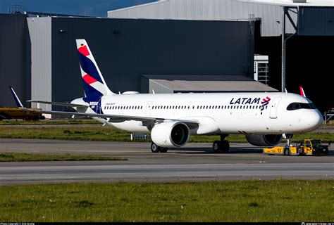 D AVXP LATAM Airlines Brasil Airbus A321 271NX Photo By Dirk Grothe