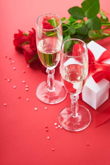 Día de san valentín o concepto de cena romántica mesa romántica puesta