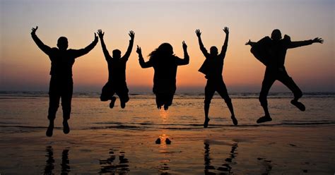 Top 25 Friendship Quotes to Share with Your Best Friends