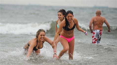 Thousands Take An Icy Super Bowl Splash At Long Beach Polar Bears