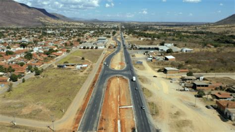 Obras em trecho da BR 020 localizado entre municípios de Alvorada do